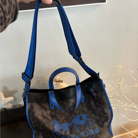 Large Coach Tote UEC
Brown with Blue - Picture 2 of 11